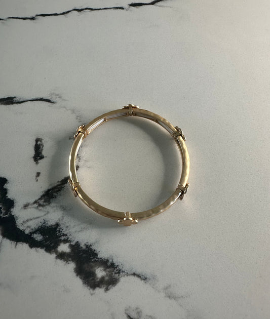 Clover Hammered Bangle - Gold
